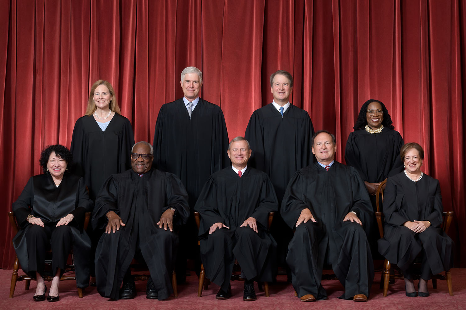 STORY%204%20PHOTO%20OCT%20NEWSLETR%202022_Roberts_Court_Formal_083122_Web.jpg